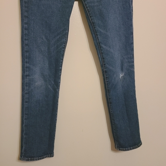 Levi's | Women's Dark Wash Slightly Distressed Skinny Jeans (Size 28 x 30) - Picture 7 of 15